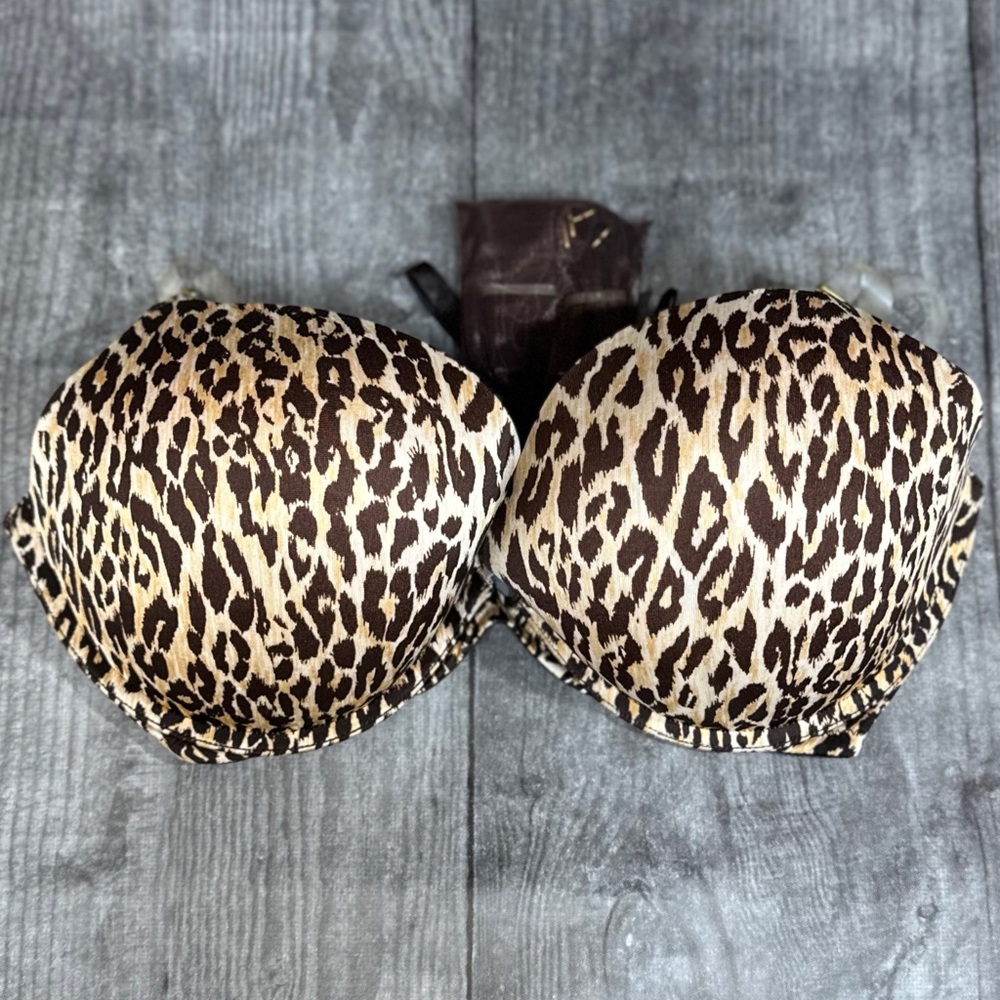 Victoria’s Secret Very Sexy Push-Up Bra NWT [F42]